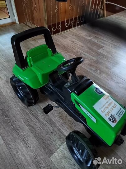 Детский трактор с педалями