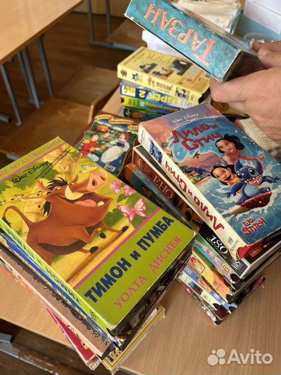 Видеокассеты (сказки и мультфильмы)