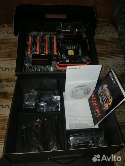 Платы Gigabyte: Z77X-UP7; 990FXA-UD7