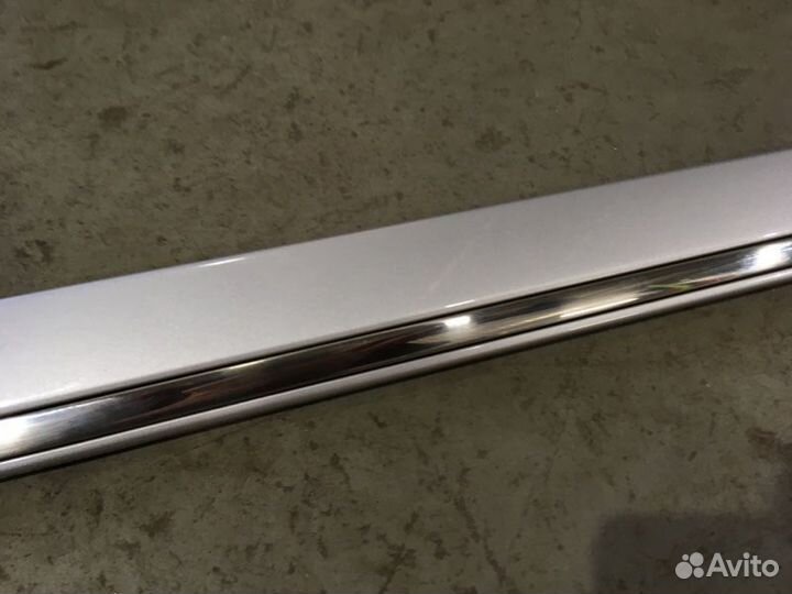 Молдинг двери передний левый Mercedes-Benz E-Class