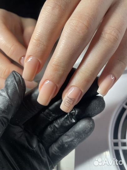 Модель на маникюр