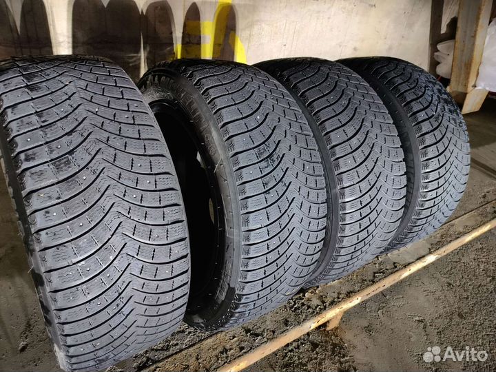 Колëса зимние (шипы) BMW стиль 490 с датчиками