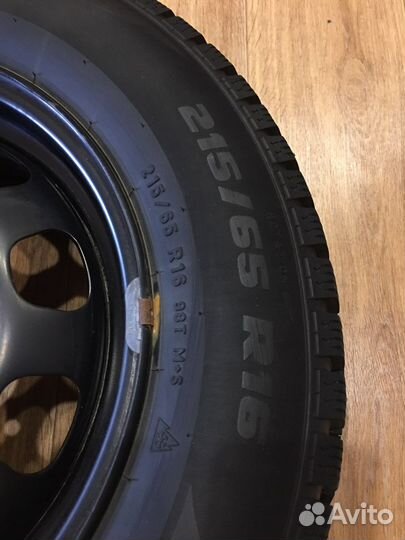 R16 Pirelli Formula Ice 215/65, PCD 5x114.3 DIA 66.1