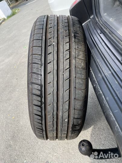 Yokohama BluEarth-ES ES32 215/60 R16