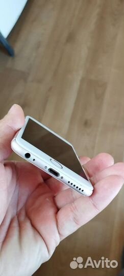 Телефон iPhone 6s