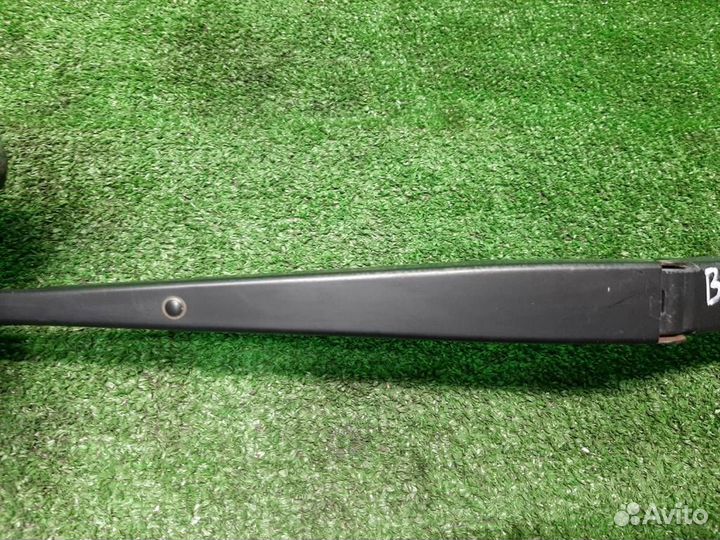 Поводок стеклоочистителя правый Honda Jazz 2004