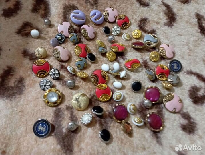 Пуговицы и фурнитура
