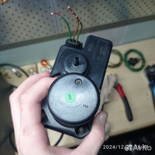 Вакууом центрального замка Audi 100 c3 (1987г)