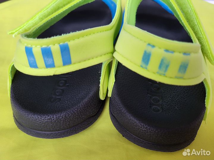Сандалии adidas 33