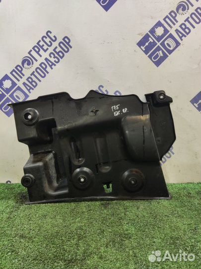 Обшивка багажника правая Renault Symbol седан 1.4