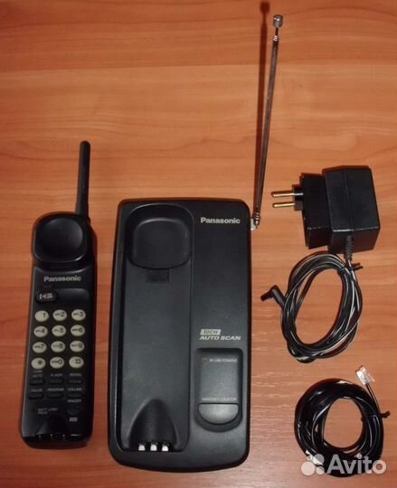 Радиотелефон Panasonic KX-T4020BX база трубка