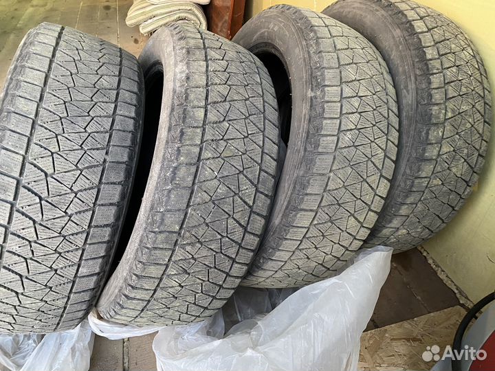 Bridgestone Blizzak DM-V2 225/55 R18