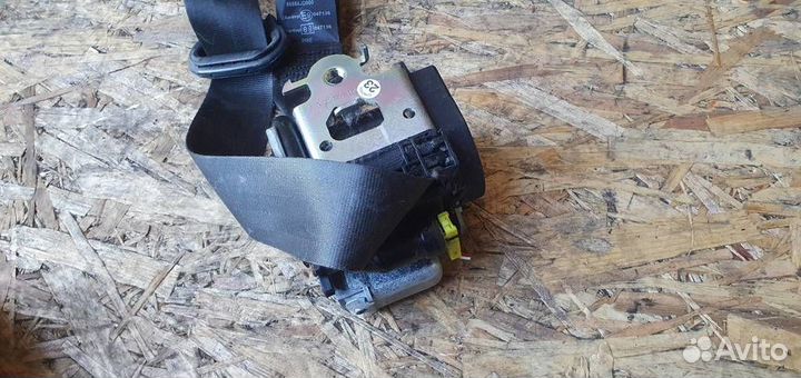 Ремень безопасности с пиропатроном Nissan Qashqai