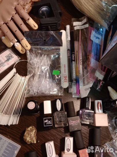 Для наращивания ногтей лаки,кисти,аппарат,лампа