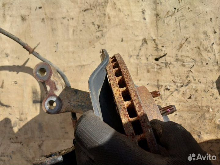 Кулак поворотный передний правый Toyota Rav4 ACA21