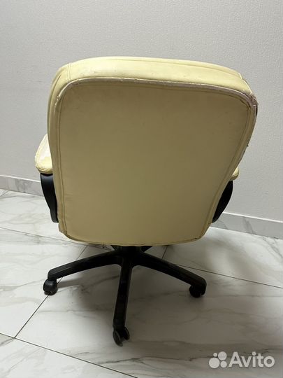 Кожаное кресло бу