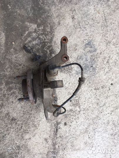 Поворотный кудак правый Шевроле Авео Т200