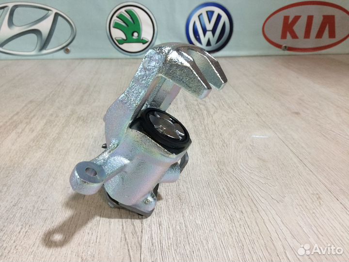 Суппорт задний правый Киа Рио 3 Солярис 1 mando