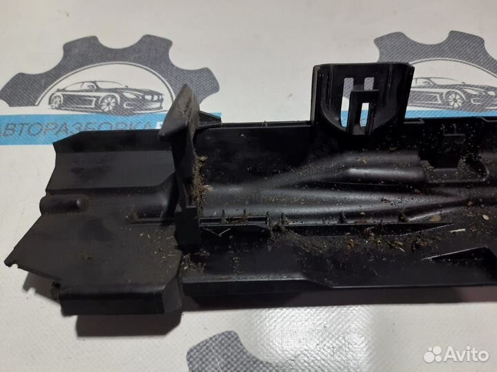 Кронштейн радиатора правый BMW 3-серия E90 LCI