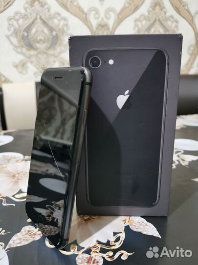 Телефон iPhone 8