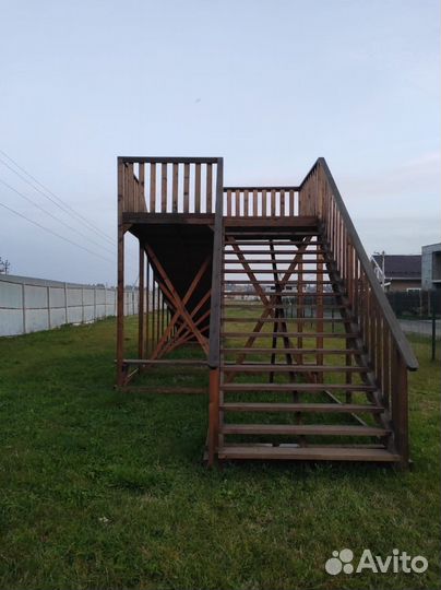 Зимняя горка, деревянная горка