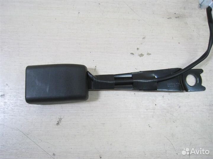 Замок ремня безопасности передний правый Toyota V