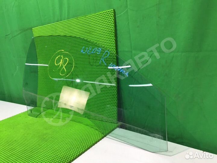 Стекло двери переднее правое Mercedes-Benz Clk