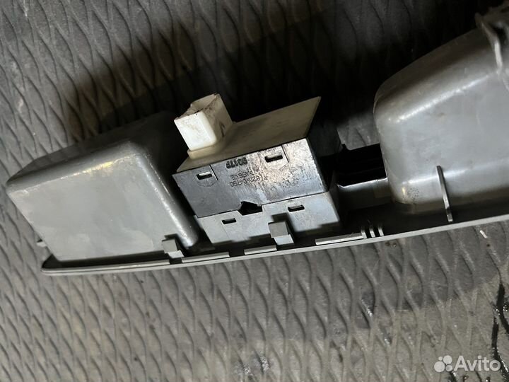 Блок кнопки степлоподьемников Chevrolet Lacetti