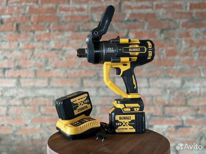 Гайковерт аккумуляторный dewalt