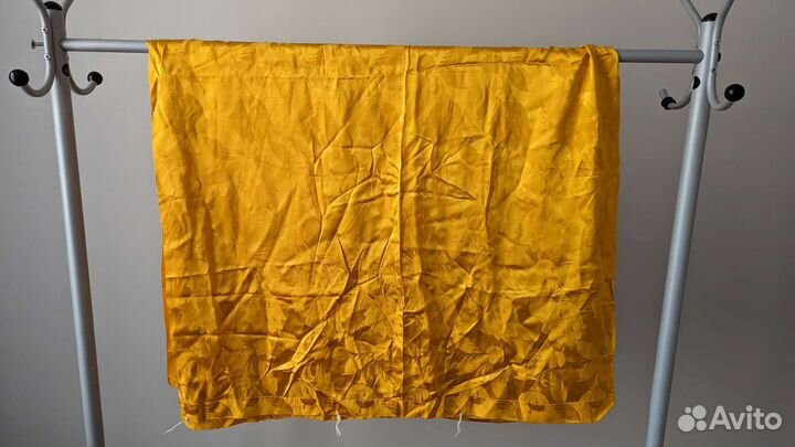 Шторы золотые с орнаментом