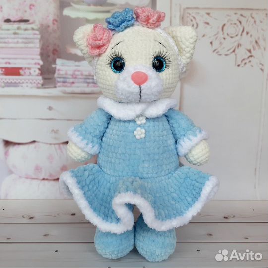 Вязаная игрушка кошечка