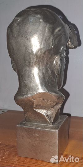 Бюст Маяковского лзм