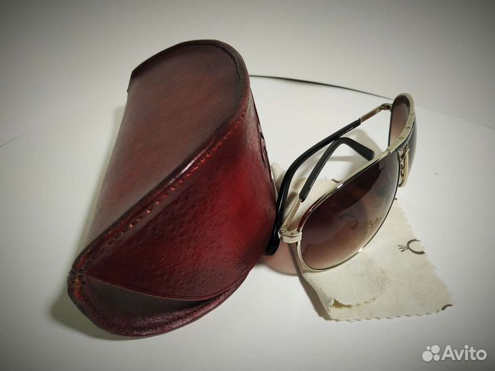 Кожаный очечник с тиснением