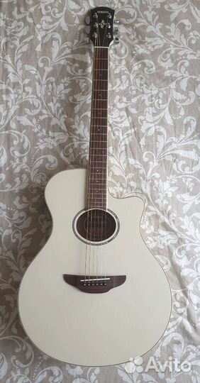 Гитара Yamaha APX 600 Vintage White