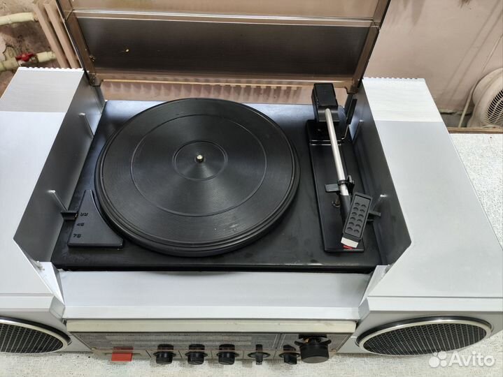 Проигрыватель винила Вега - 300 стерео