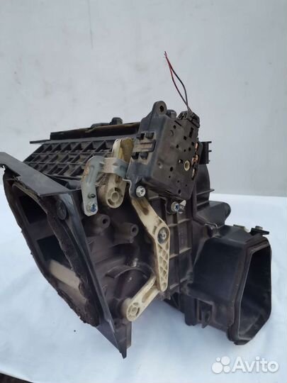 Моторчик для печки nissan almera n16 с корпусом