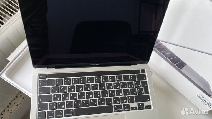 Macbook pro 13 2020 i5 A2251 2 GHZ 16 RAM 1 TB