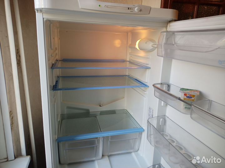 Неисправный холодильник Indesit