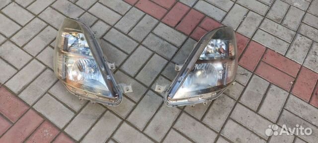 Toyota isis фара
