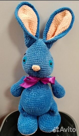 Заяц из плюшевой пряжи