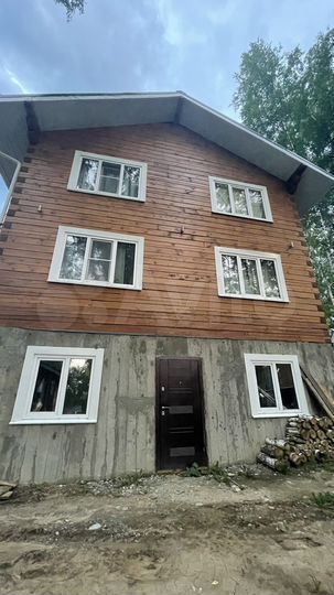 Дом 196 м² на участке 5 сот.