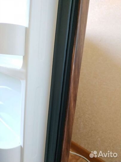 Мини-холодильник shivaki shrf-104CHT