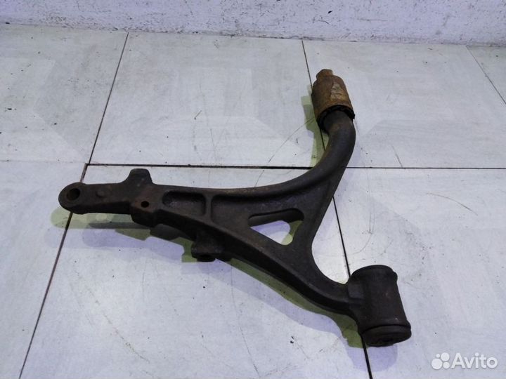 Рычаг передний левый нижний