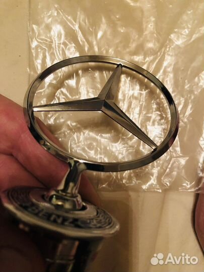 Мерседес прицел на капот 100 оригинал