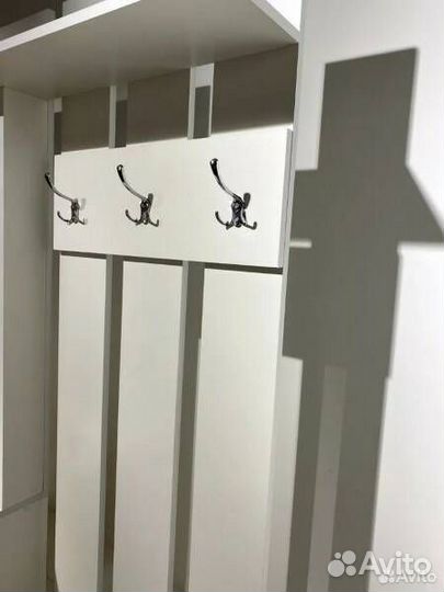 Вешалка в прихожую белая