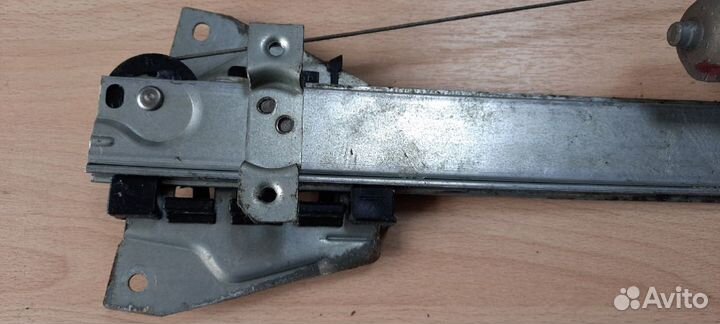 Стеклоподъемник Митцубиси Паджеро 4