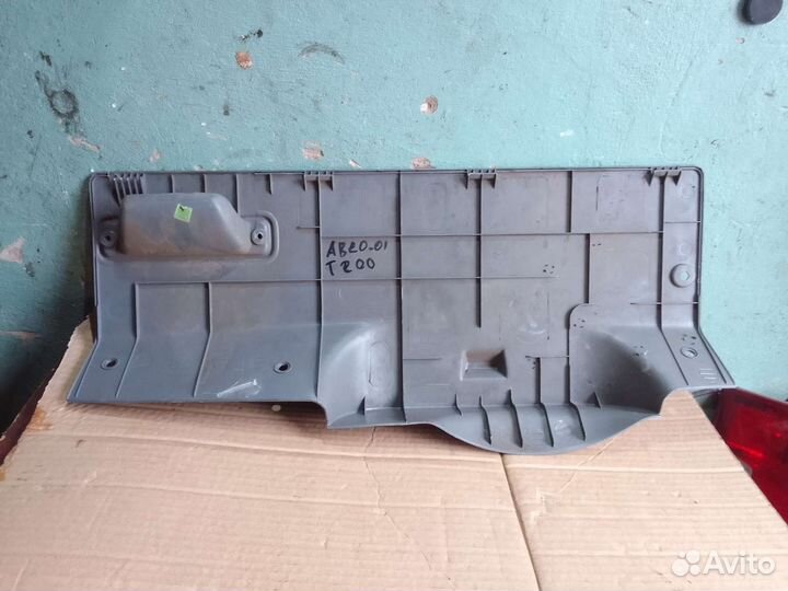 Обшивка крышки багажника Chevrolet Aveo T200