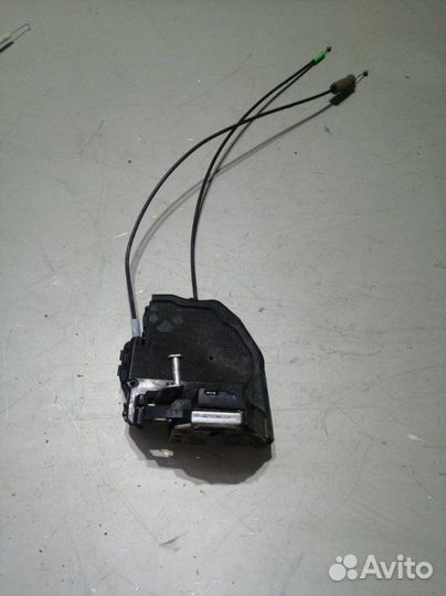 Замок двери задний левый Toyota Corolla E150