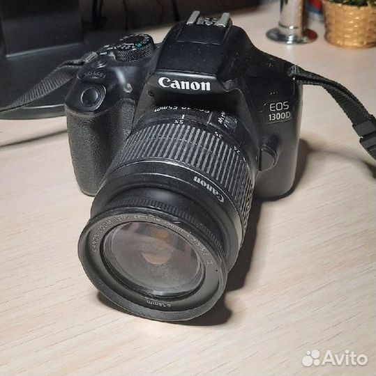 Зеркальный фотоаппарат Canon EOS 1300D