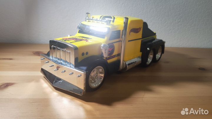 Hot wheels грузовик